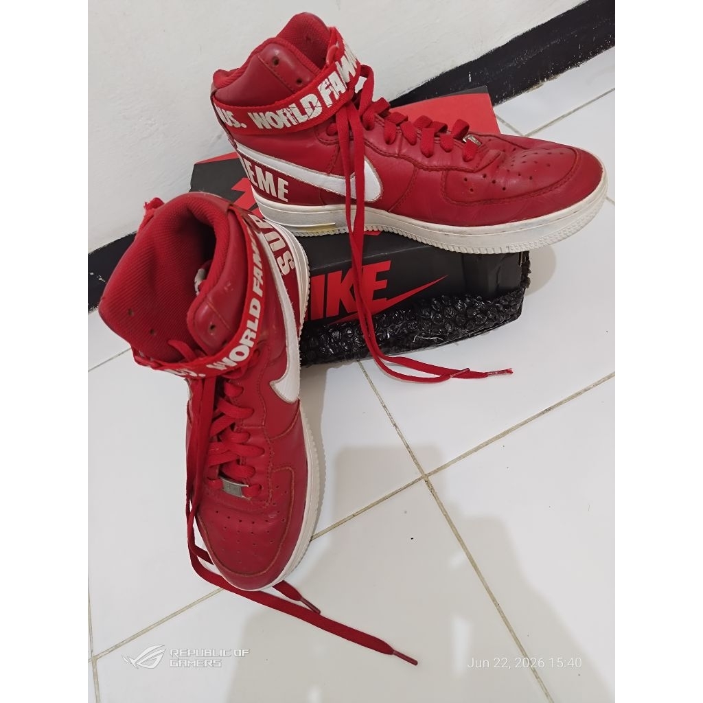 Nike AF1 x SUPREME World Famous preloved