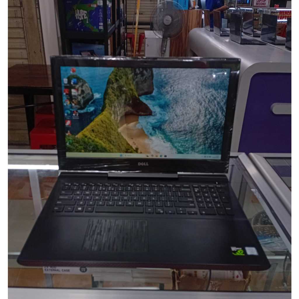 LEPTOP Dell inspiron 15 gaming 7000 Core i7-7700hq Ram 16 gb Ssd 256gb+hdd 1tb Vga gtx 1050ti 4gb 15
