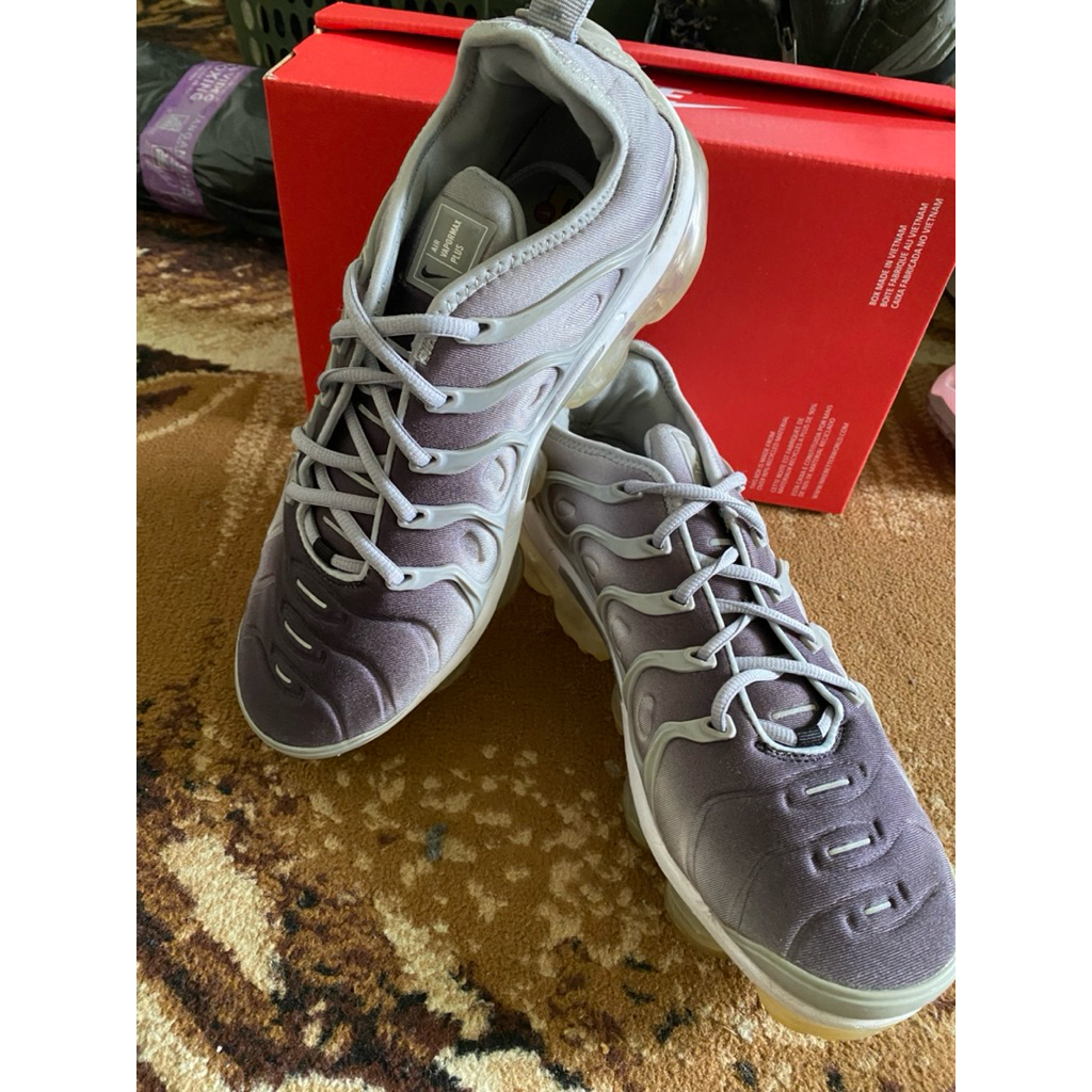NIKE VAPORMAX PLUS size 42.5