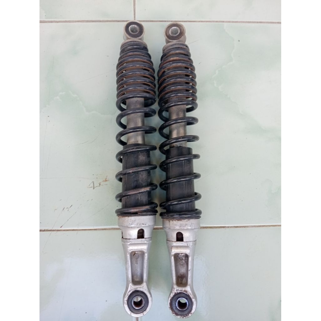 sobleker shock sok belakang suzuki axelo 125 bekas original