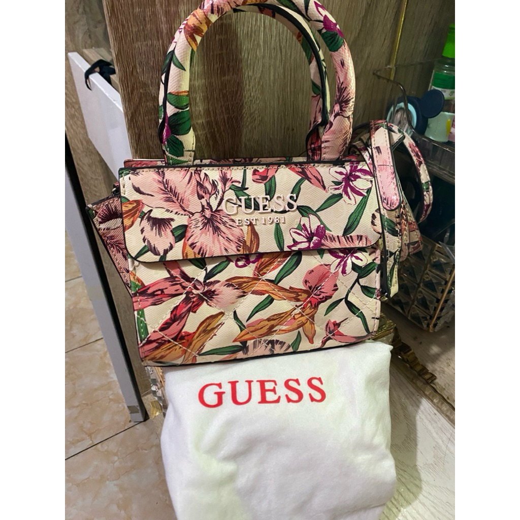 Preloved TAS GUESS QUEENIE MINI SATCHEL 100% Original
