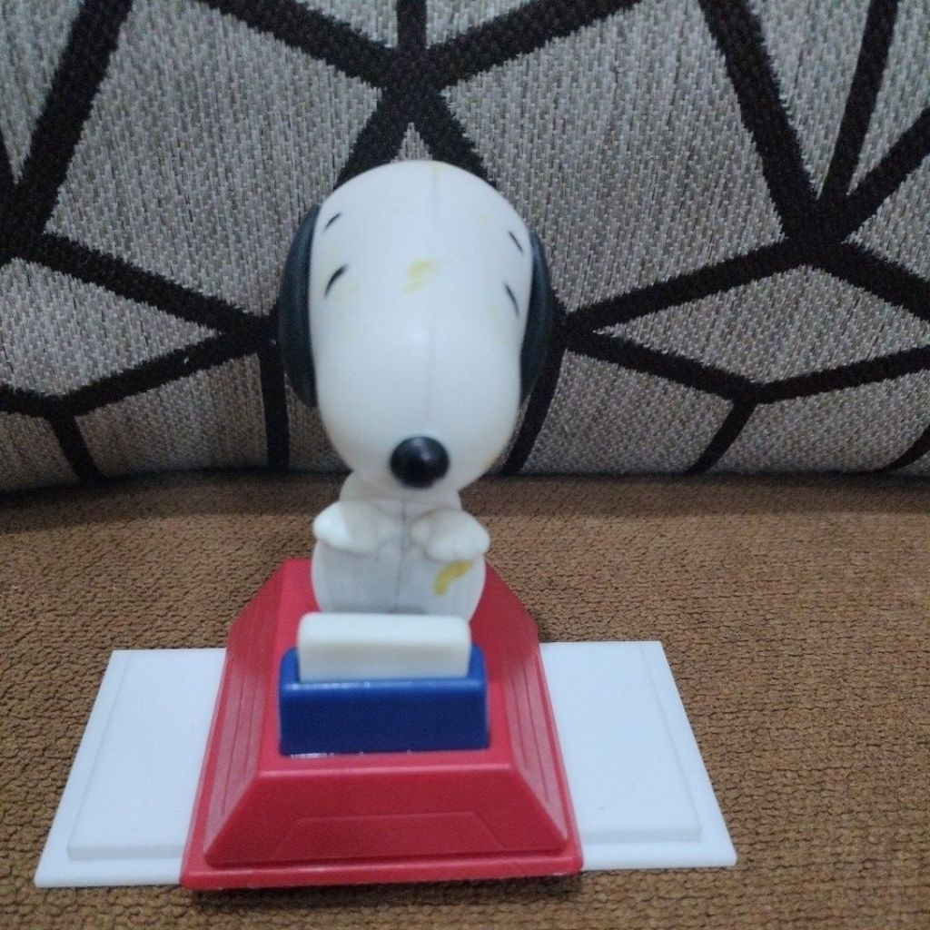 Action Figures Snoopy Kasir, Preloved Atau Second