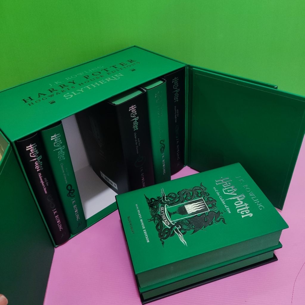 HARRY POTTER COMPLETE BOX SET SLYTHERIN EDITION ORIGINAL HARD COVER HARD CASE ENGLISH IMPORT NOVEL