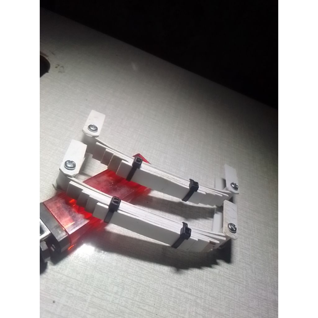 Per Daun Miniatur Truck Plastik