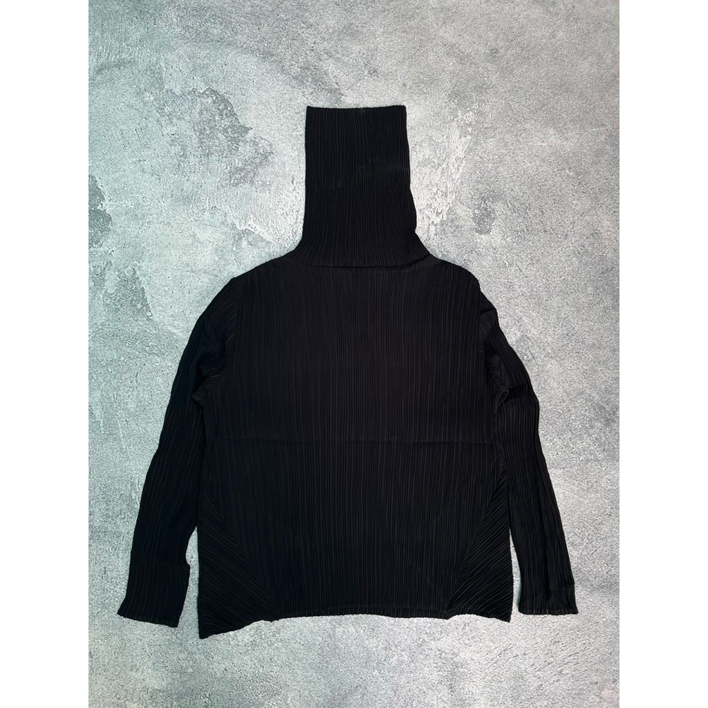 ISSEY MIYAKE PLEATED  TURTLENECK