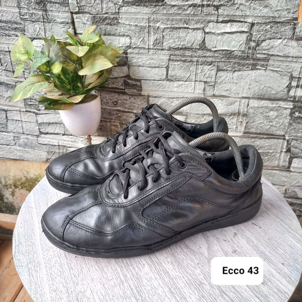Sepatu second/bekas sneakers kulit ful black merk ecco size43 insol28cm