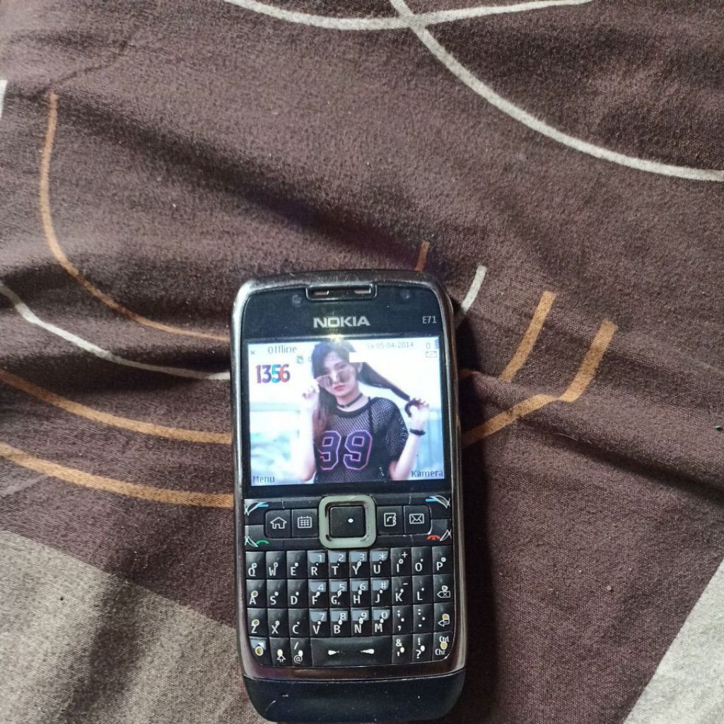NOKIA E71 SUDAH HACK second  lock kode bisa di atasi dengan lihat di video iklan ini