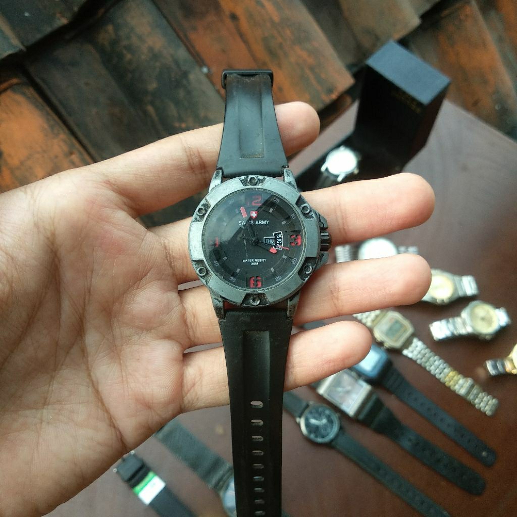 JAM TANGAN SWIS ARMY