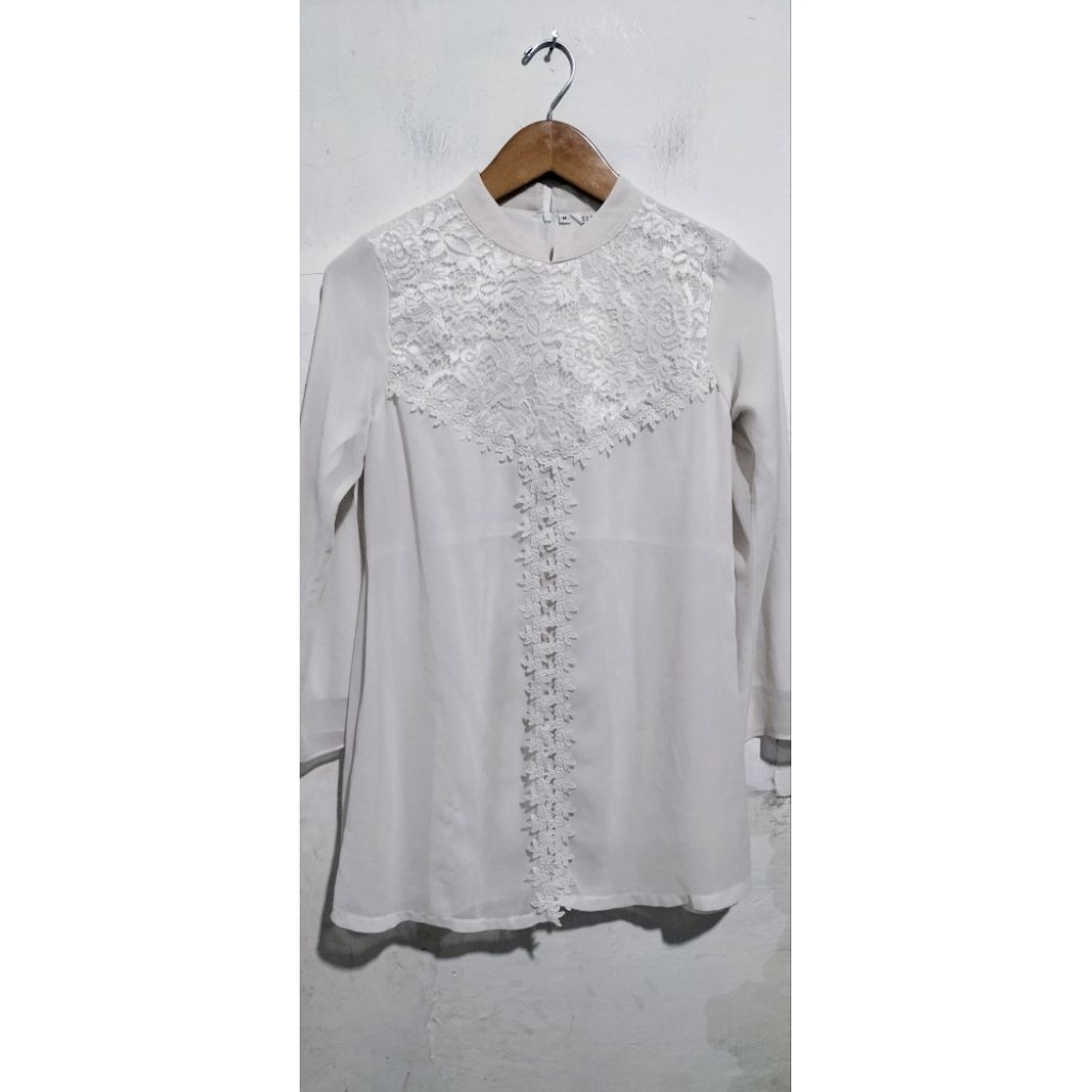 Atasan Baju Blouse Putih Wanita Iluva Motif Katbol Renda Cantik