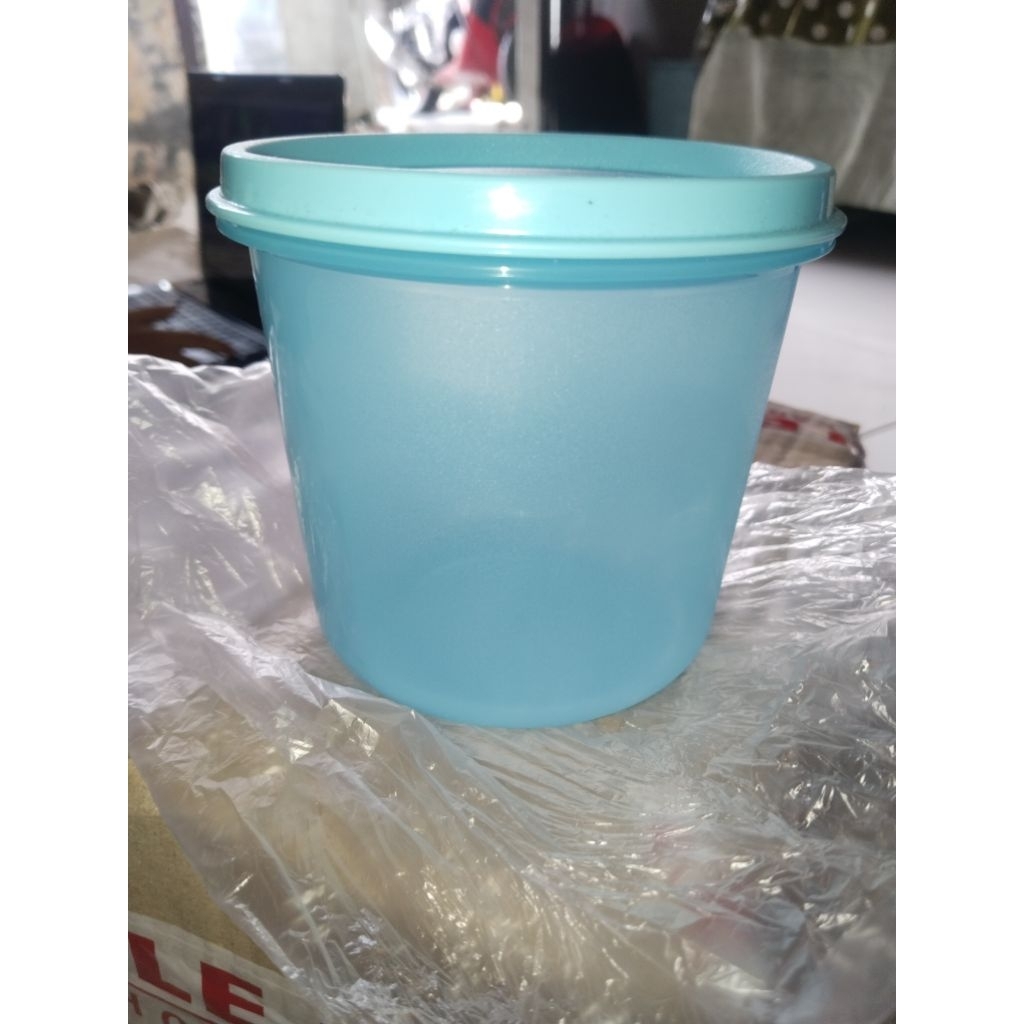 Compact Tupperware 650ml