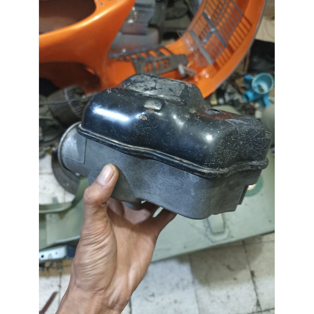 Bak Tutup  karburator vespa Excel original second bekas