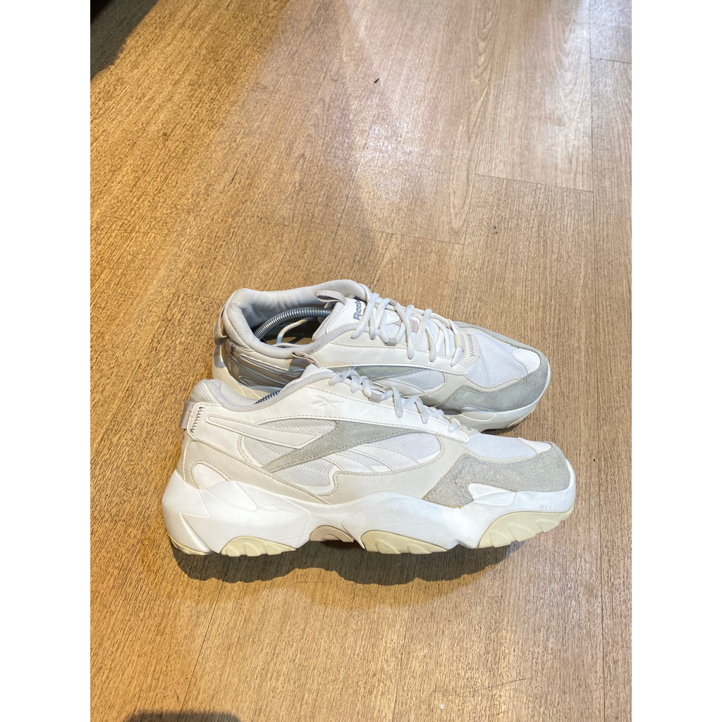 SEPATU REEBOK SIZE 44