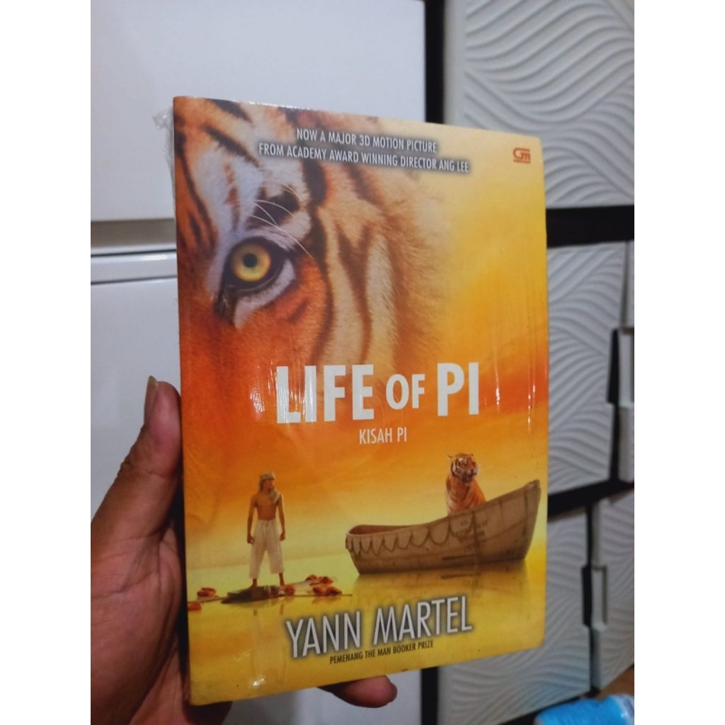 LIFE OF PI kisah Pi - Yann Martel