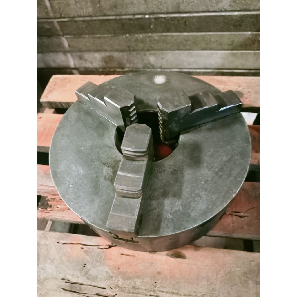 CHUCK BUBUT 10" INCHI 3 JAW