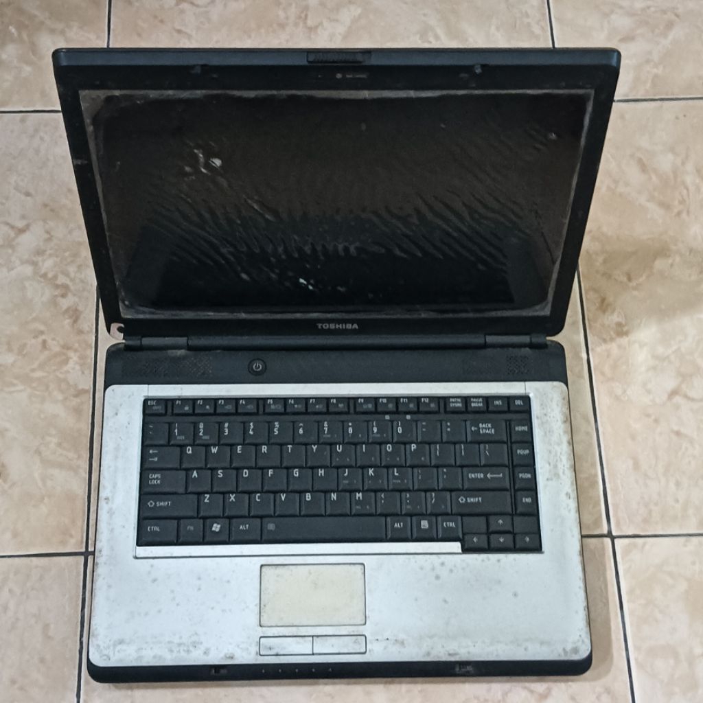 Laptop Jadul Toshiba Satellite L305D