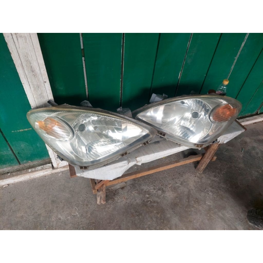 lampu avanza xenia 2008 2009 2010 copotan