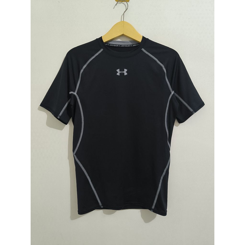 Kaos Jersey Compression Shirt Under Armour Center Logo M-L