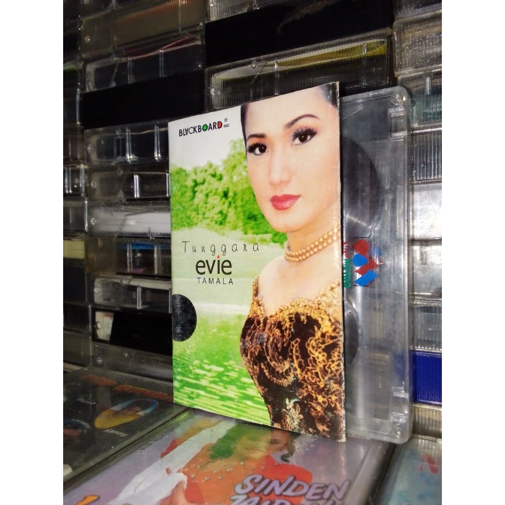 Evie Tamala - tunggara