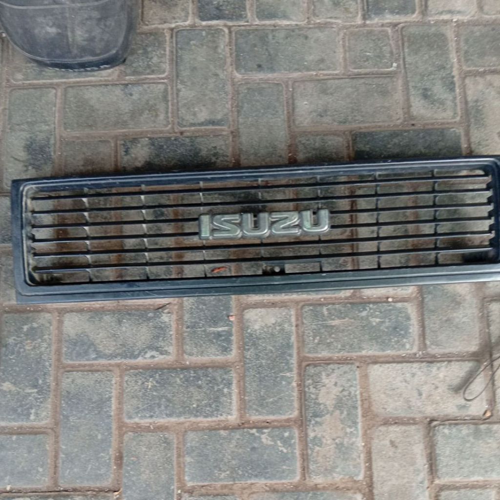 grill depan Isuzu Panther 2,3