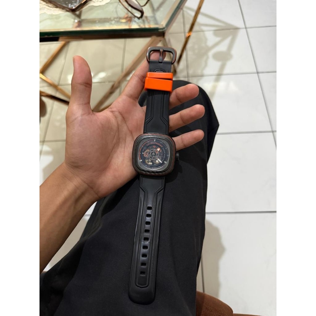 sevenfriday p3c/09 orange carbon