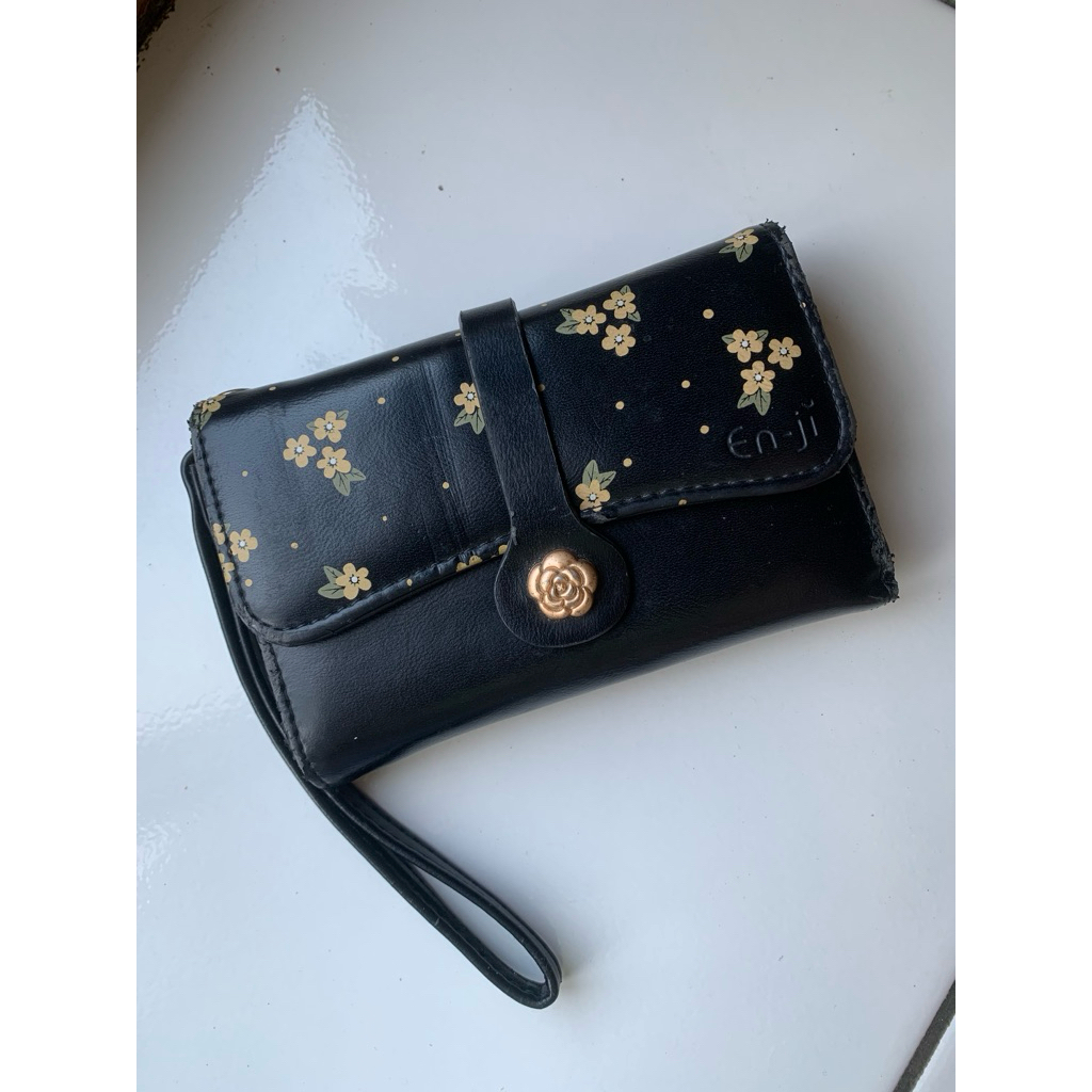 Dompet Enji