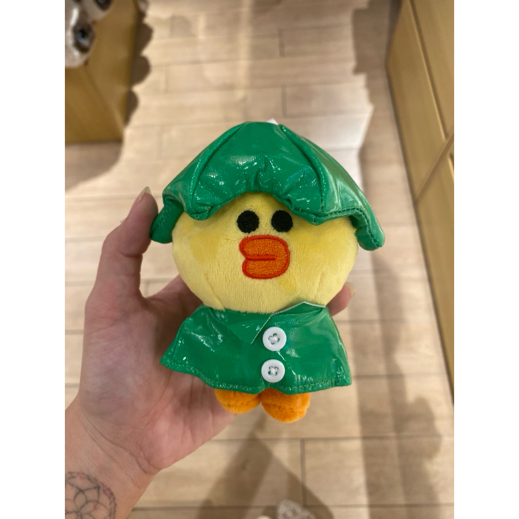 GANTUNGAN KUNCI GANCI BONEKA SALLY LINE FRIENDS BEBEK AYAM KUNING JAS HUJAN RAINCOAT HIJAU