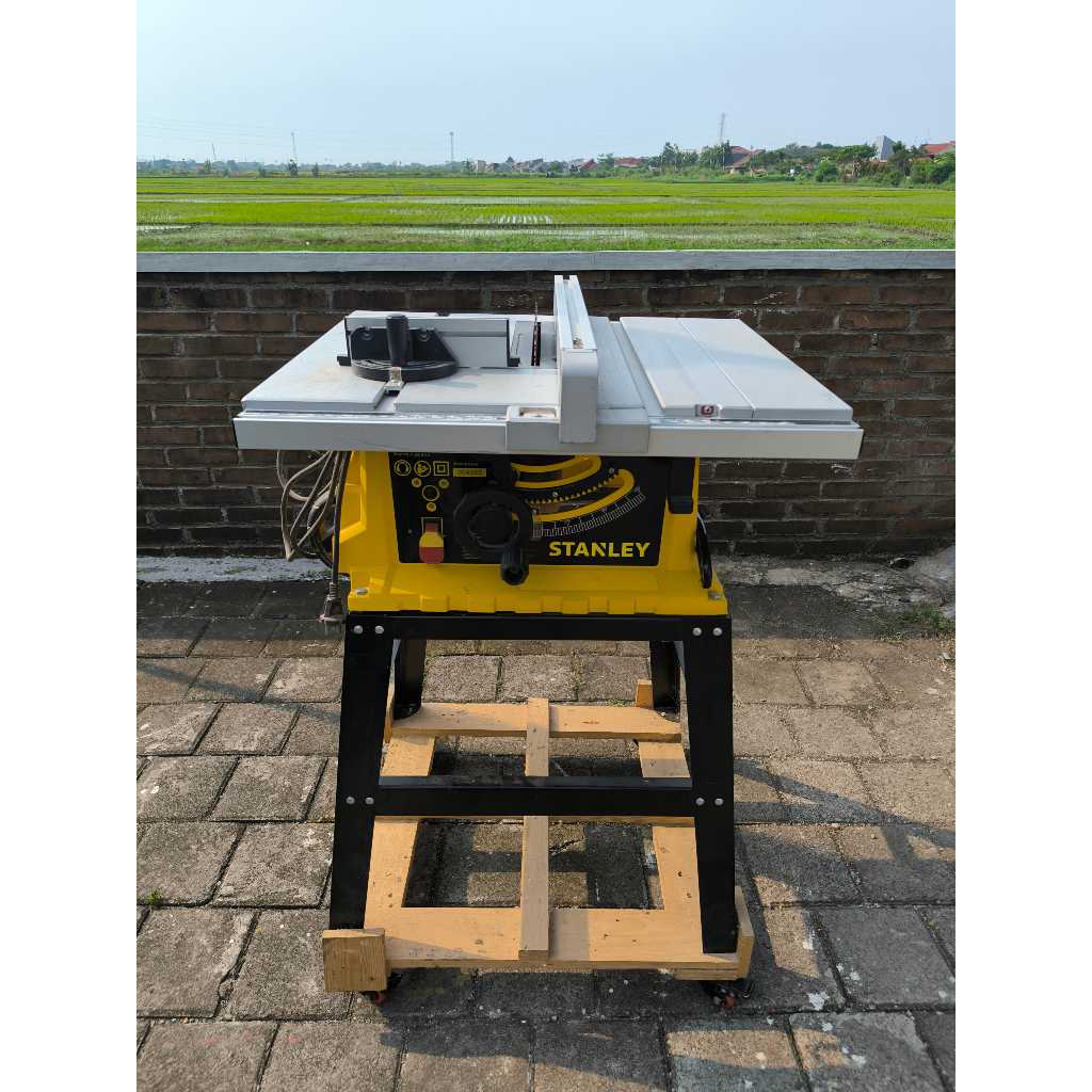 TABLE SAW STANLEY SST1801 SECOND