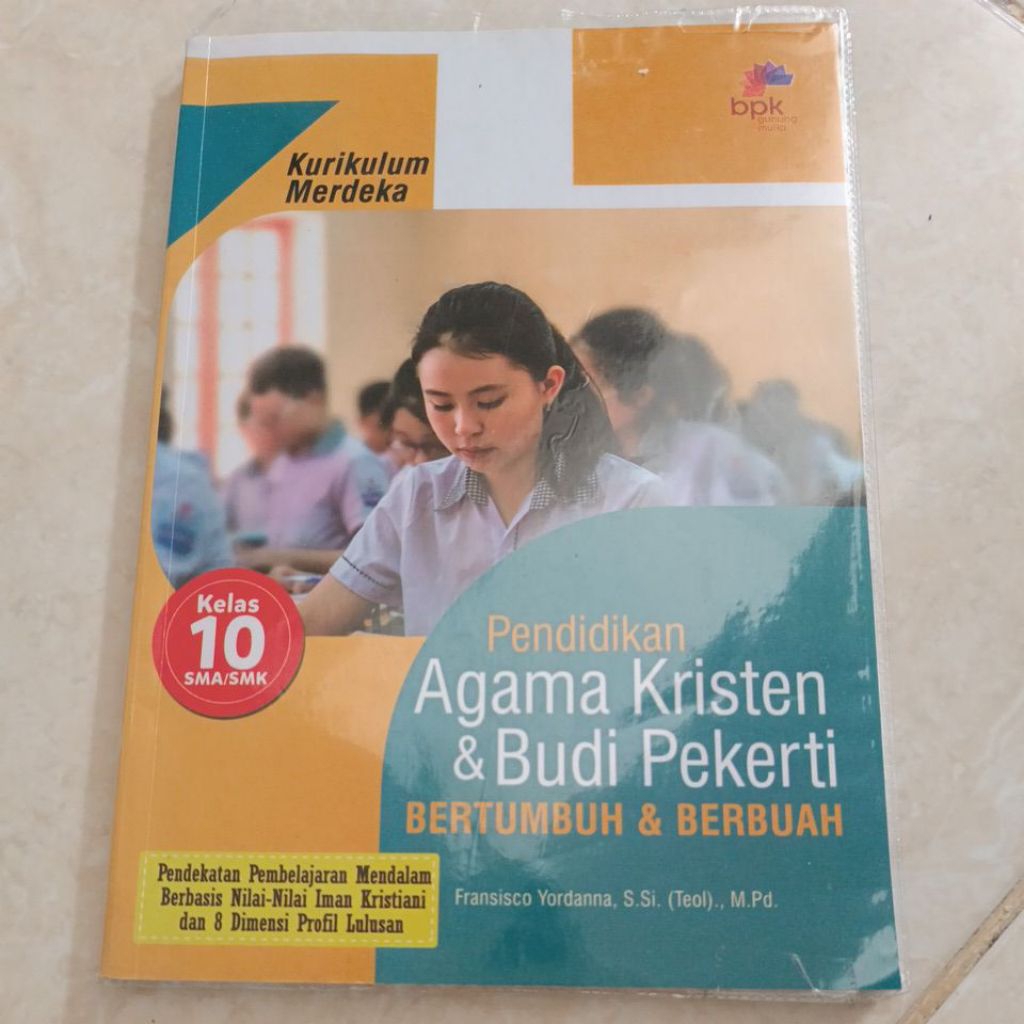 buku agama kristen kelas X