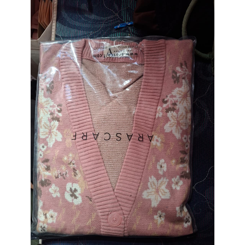 - Arascarf Fleur Monogram Knitwear