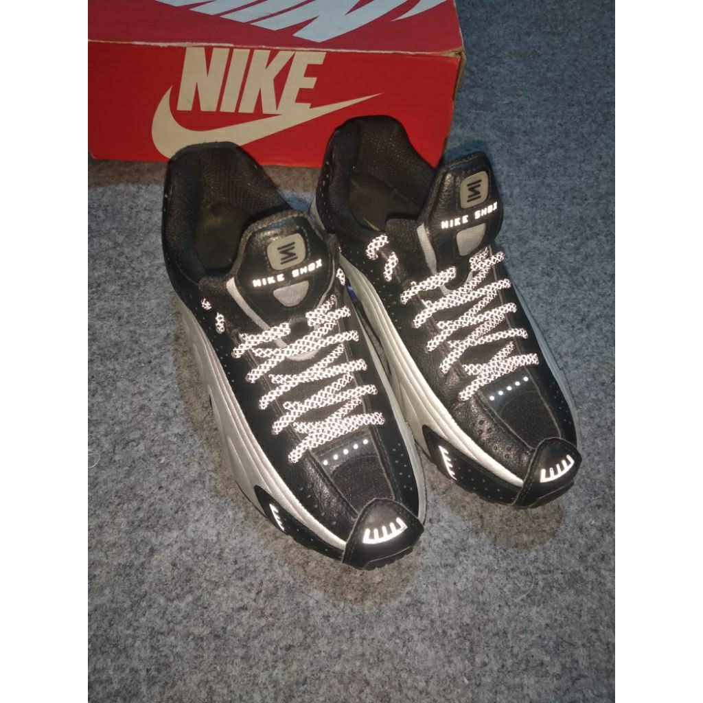 NIKE SHOX R4