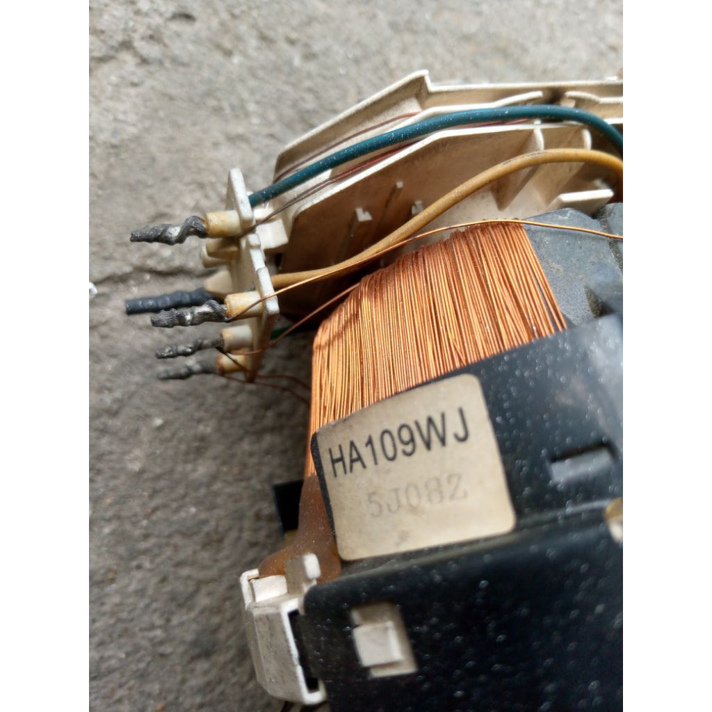 Yoke, konde TV tabung cembung 14inc merk sharp, normal.