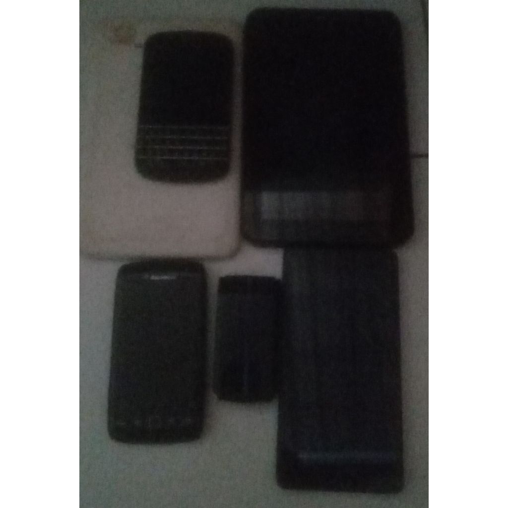 5 unit (tab samsung 2unit, hp nokia lipat dan bb 1unit)(total 4unit)mesin nyala+gambling (blm di tes