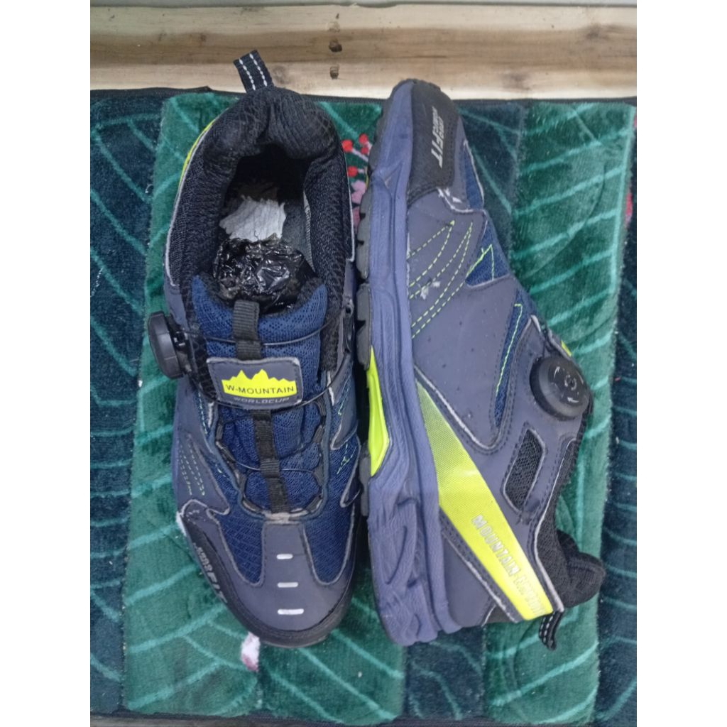 sepatu second branded gunung outdoor