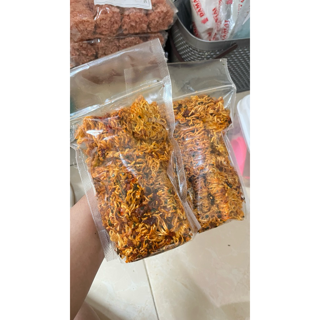 Mie Keriting jumbo pedas /Mie Kriuk Pedas Daun Jeruk Jadul [150g]