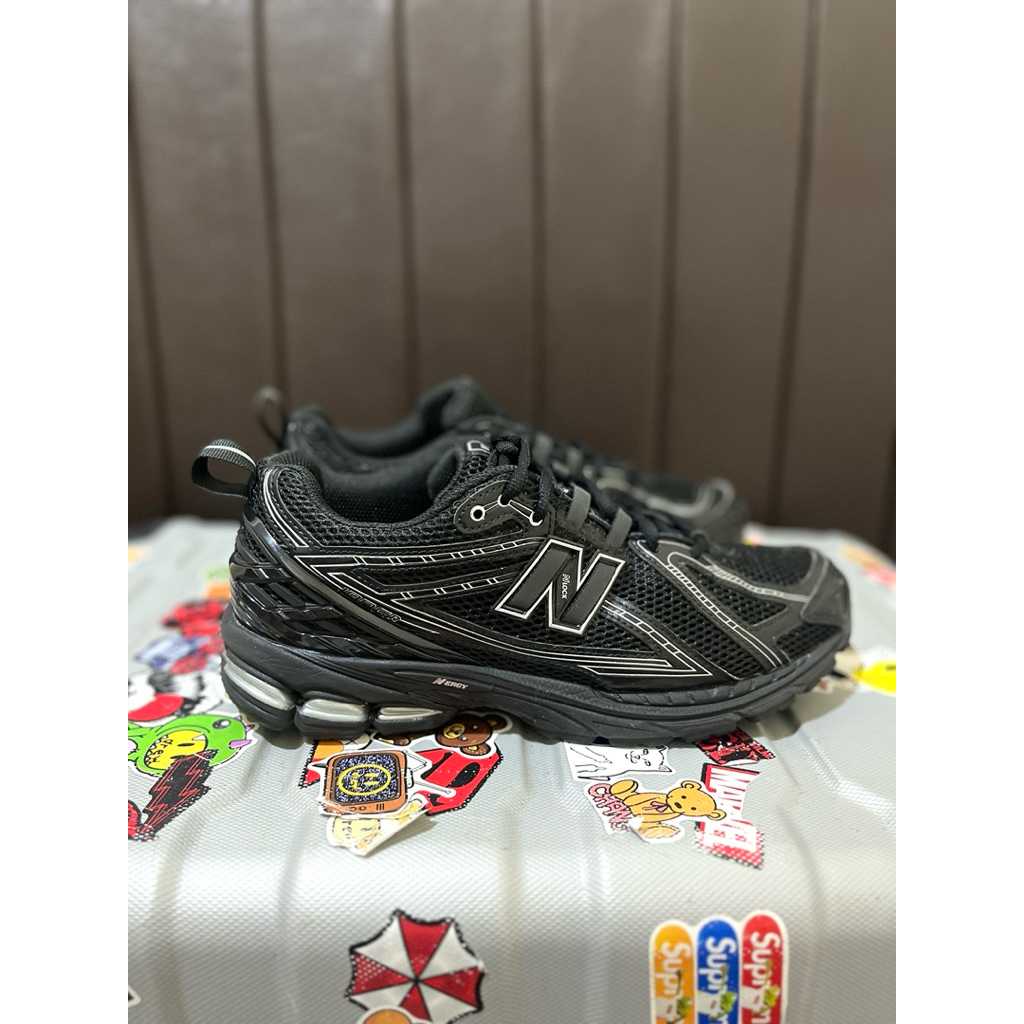 NB 1906R Black Metallic