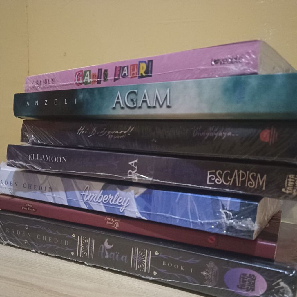 Novel Preloved Escapism, Hey Bodyguard, Amberley, Alaia| SEALED 100% ORI (baca desc)
