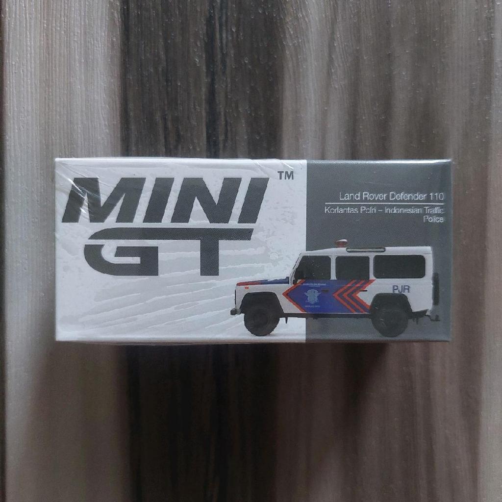 MINI GT 1/64 Land Rover Defender 110 Korlantas Polri – Indonesian Traffic Police - MGT00157