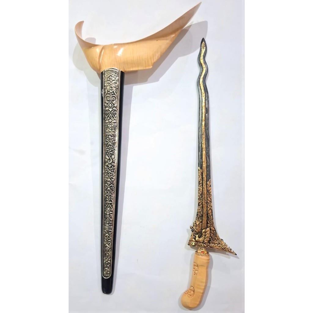Keris Ladrang rongko Yogya bahan Kayu Bintaos dhapur Nogoraja Kamarogan Slorok Slorok Buntu Kemalo h