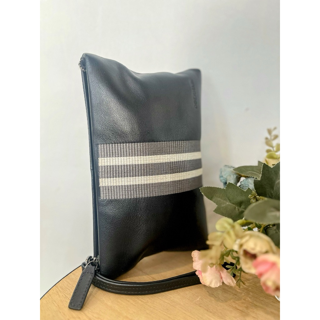 [Pre-loved] [Nego] OBERMAIN Tas Genggam Pria Warna Hitam (OBERMAIN Black Men’s Clutch Bag)i