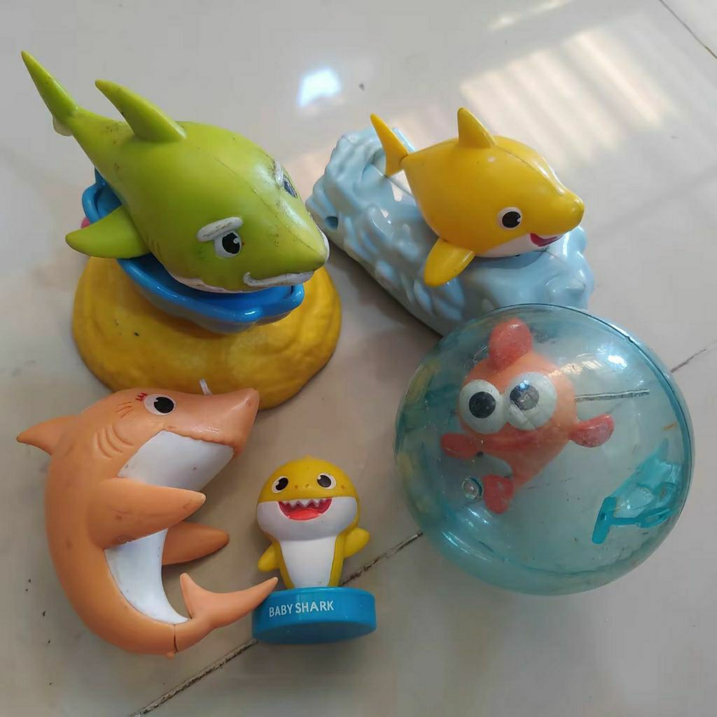 Figure Baby Shark Koleksi Mainan Anak McD