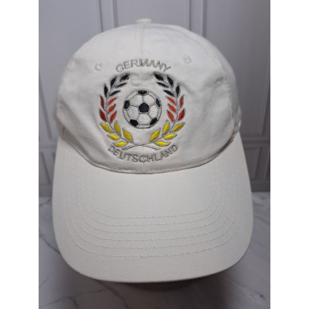 Topi Second / Preloved Germany Deutschland Putih