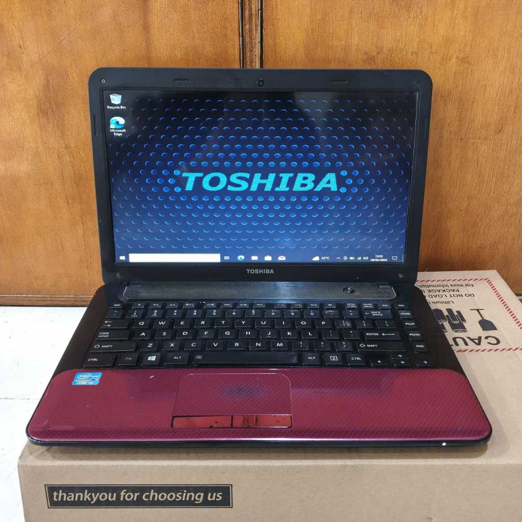 Laptop Toshiba Saltelite M840, Core i3-2328M, Ram 4/500Gb, Cantik, Lengkap, Red  Spesikasi: - Procec