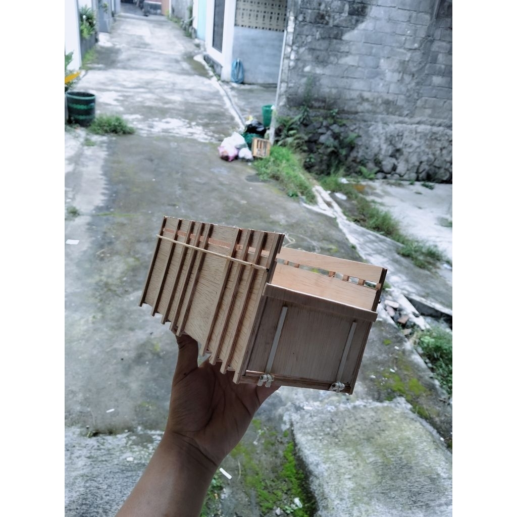 Bak Miniatur Truk Skala Plastik  Mbois