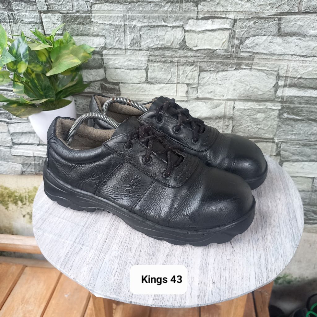 Sepatu second safety merk kings size43 insol28cm
