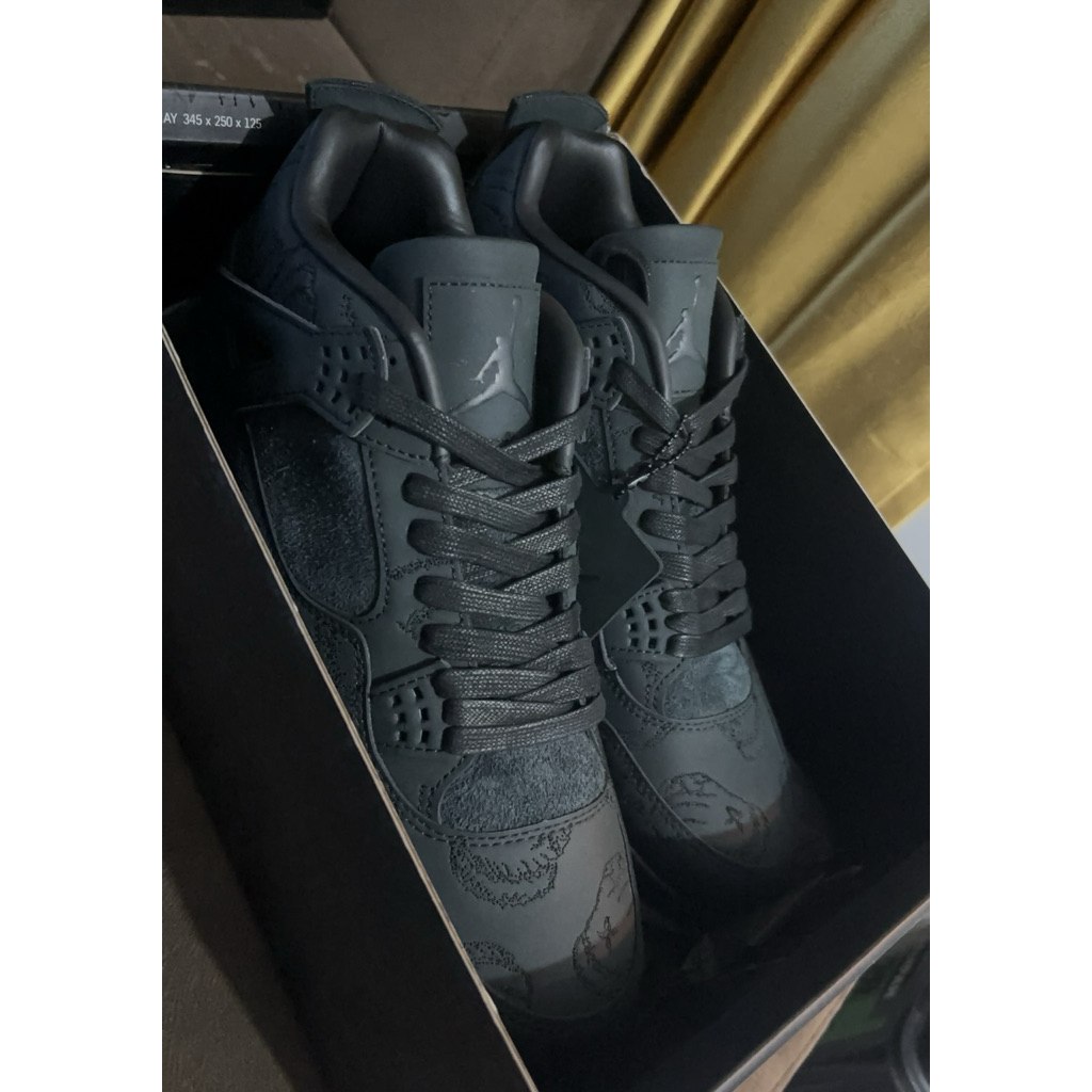 Jordan retro 4 X Kaws