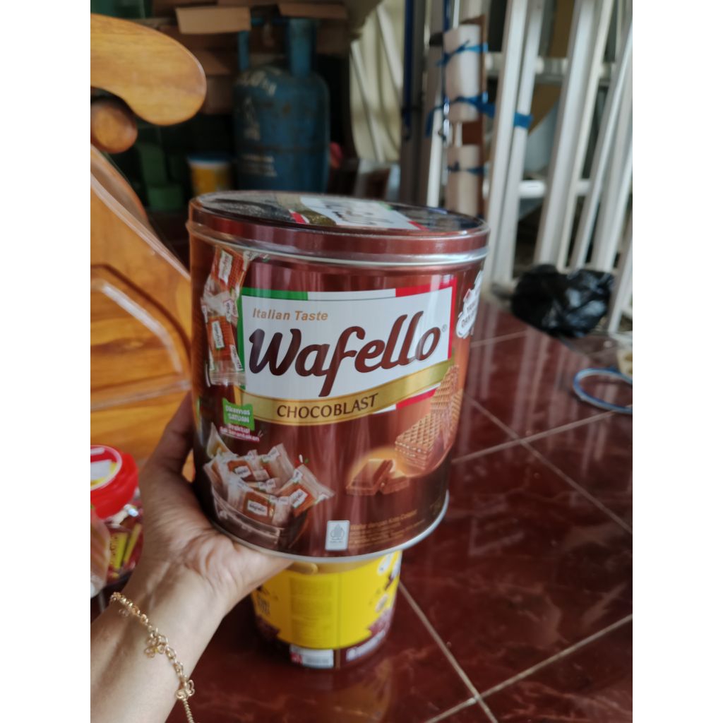 WAFELLO WAFER COKLAT KALENG