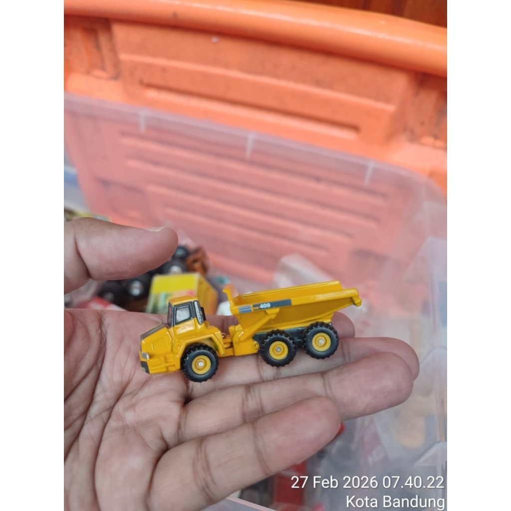 Tomica articulated dump truck komatsu HM400