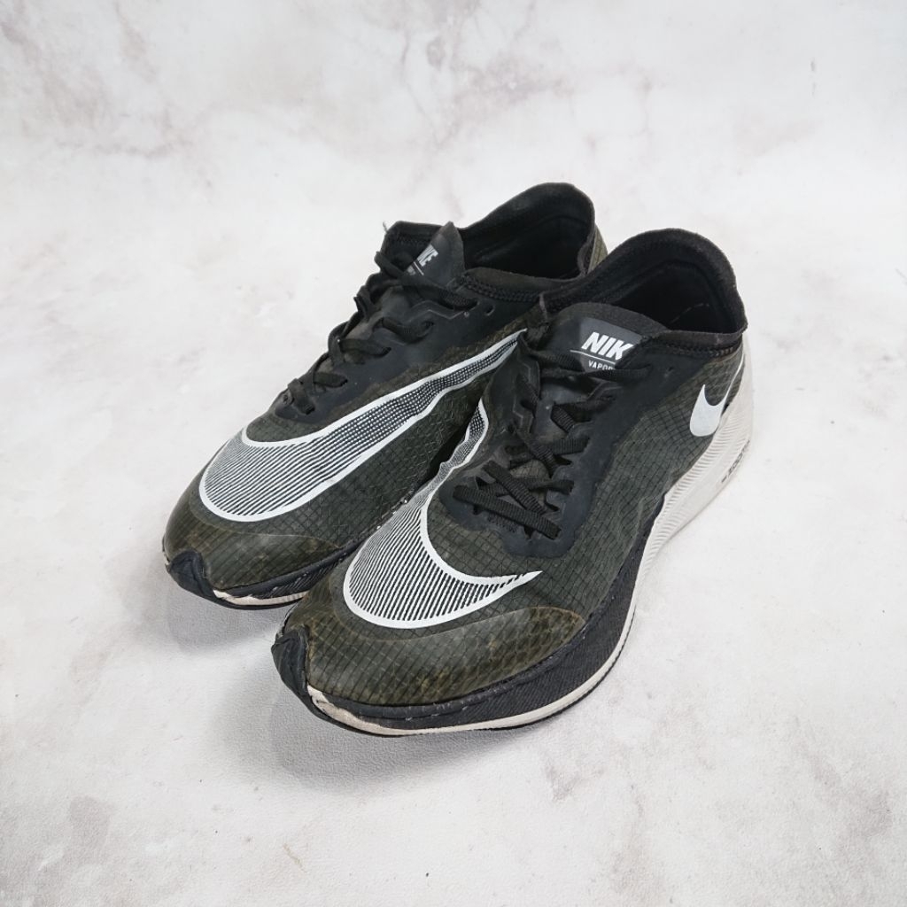 Sepatu Nike ZoomX Vaporfly Next% Pria Wanita Second Bekas