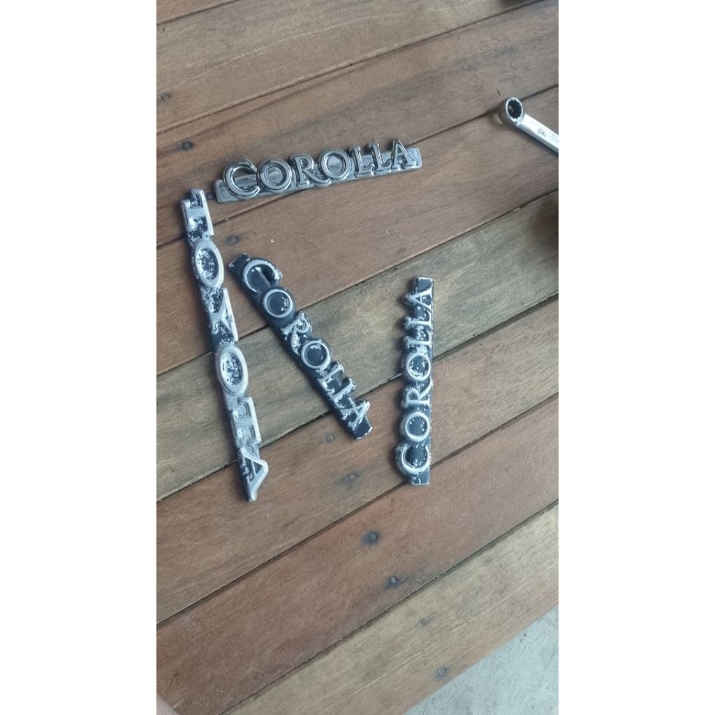 emblem mobil Corola KE30