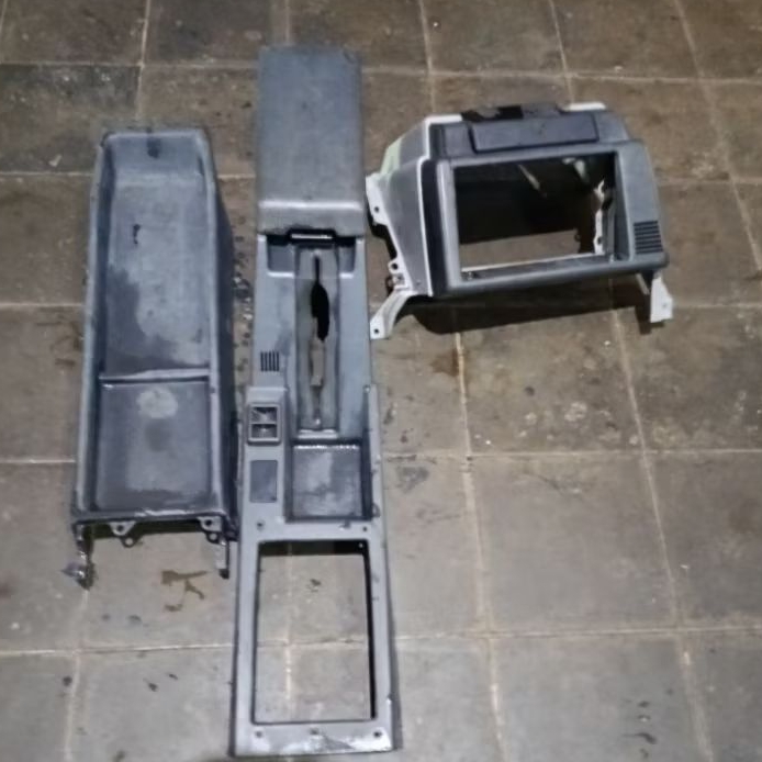 konsulbox Corolla gl 84-85